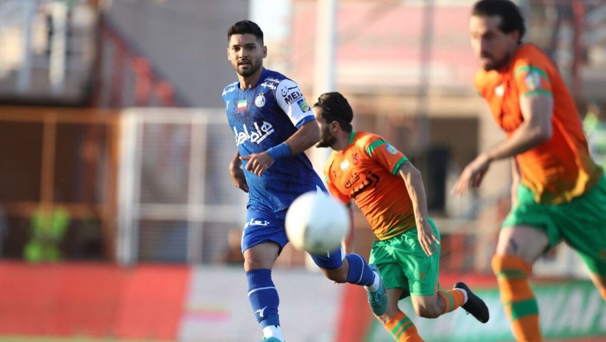 هافبک استقلال به سیم آخر زد هافبک استقلال به سیم آخر زد