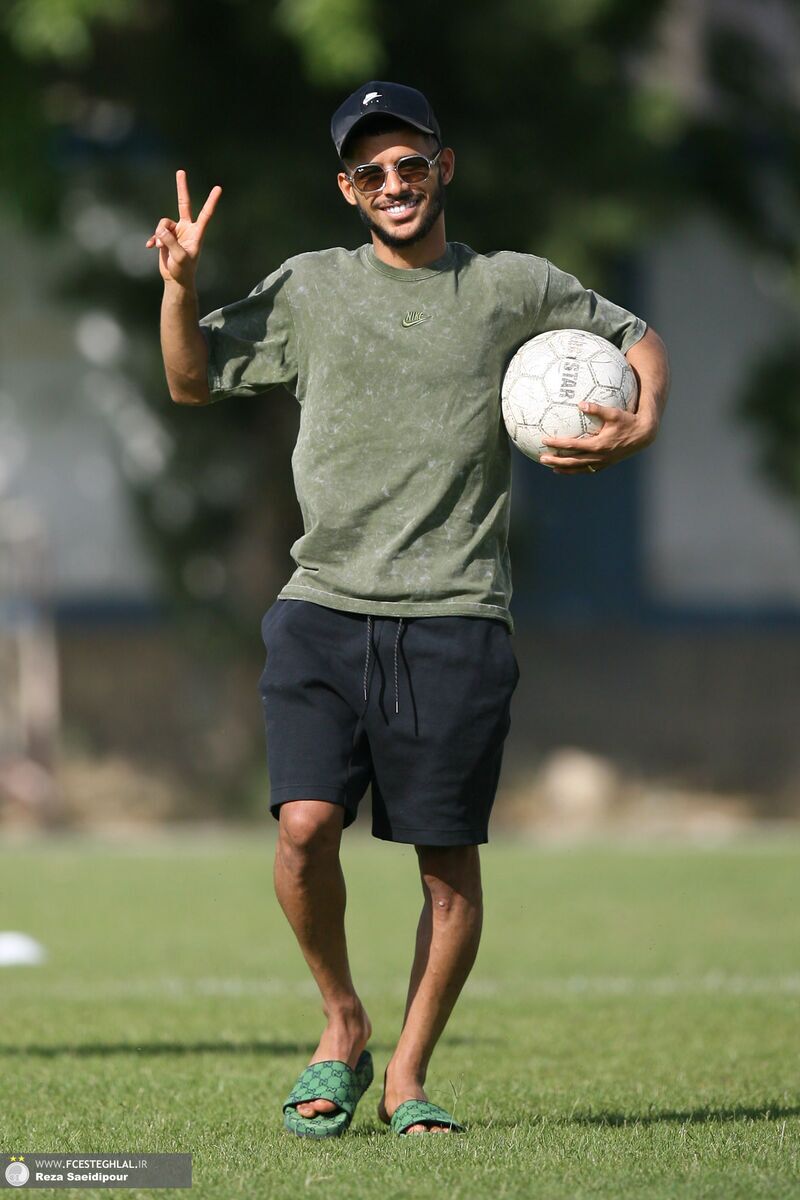 ژست عجیب مهدی قایدی در تمرین استقلال سوژه شد