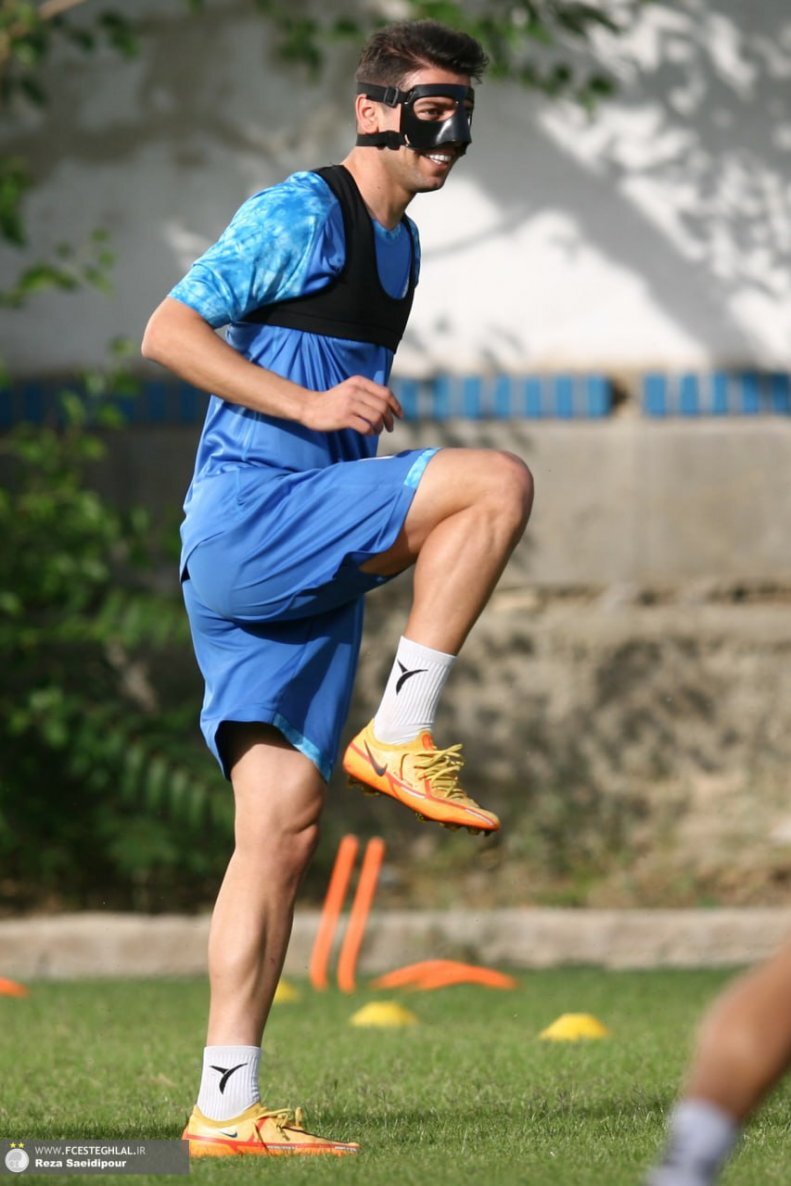 ویکتور اوسیمن در تمرین استقلال