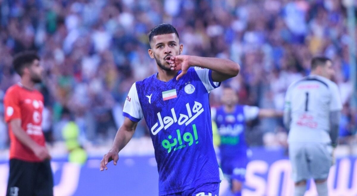 این ستاره جذاب  یک گام دیگر به استقلال نزدیک شد