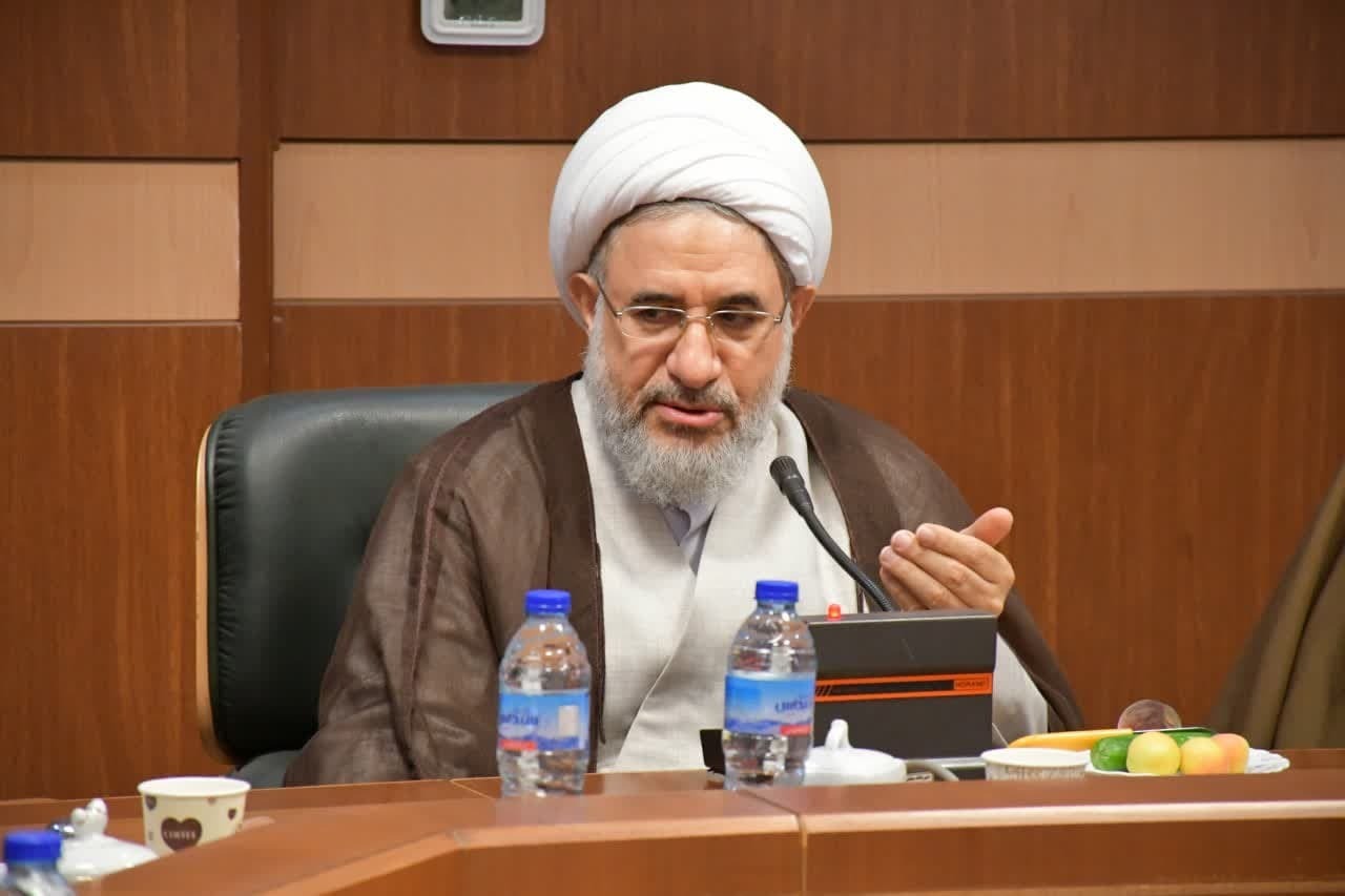 فقهای مدعی نمیفهمند که حوزه علمیه کار اصلیاش دخالت در سیاست است؟! فقهای مدعی نمیفهمند که حوزه علمیه کار اصلیاش دخالت در سیاست است؟!