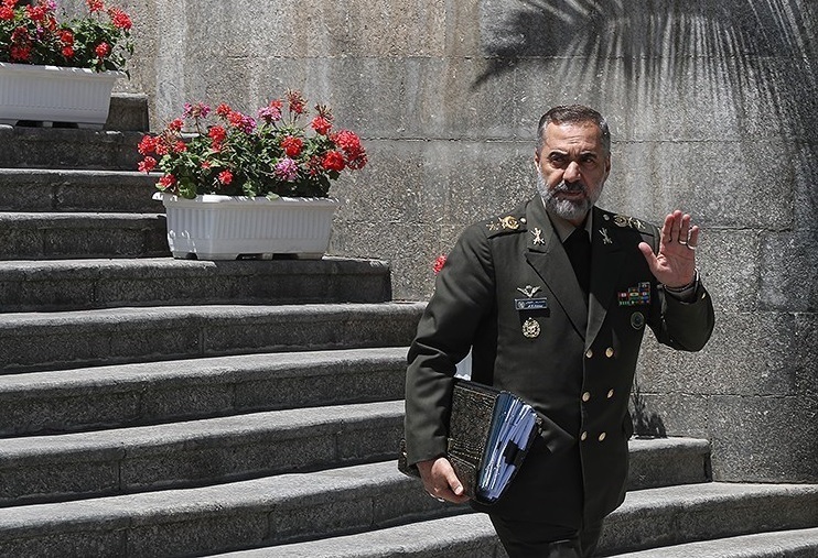 واکنش وزیر دفاع به شایعه تولید مشترک ناو با روسیه: ما خودمان تولید کننده ناوشکن هستیم اما ممکن است از دانش آنها هم استفاده کنیم