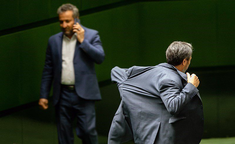 نمایندگانی که قرار بود «ساده زیست» و «مردمی» باشند! نمایندگانی که قرار بود «ساده زیست» و «مردمی» باشند!