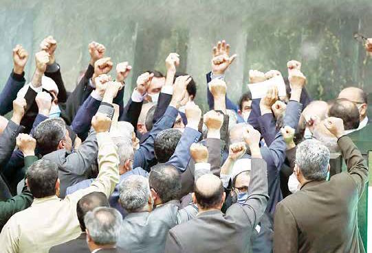 چرخش به راست ناگهانی در آخرین لحظات