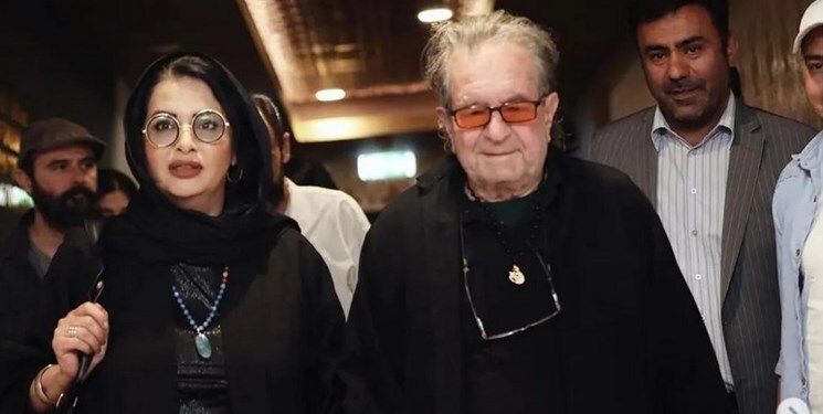 کشف چاقو به همراه موبایل داریوش مهرجویی و همسرش از متهم چهارم