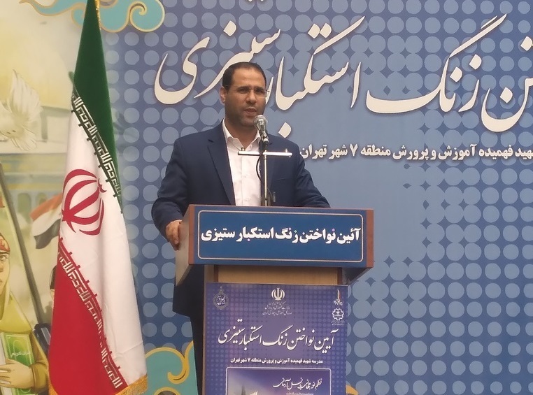 وزیر آموزش و پرورش: در اغتشاشات می‌گفتند کریسمس به تهران می‌آییم؛ بخندید به آنها، کور خوانده‌اند / ما تنها کشوری در دنیا هستیم که دانش آموزان‌مان در مدرسه یاد می‌گیرند نه ظالم باشند و نه مظلوم