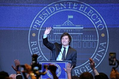 حرکات عجیب رئیس‌جمهور جدید آرژانتین، سوژه شد