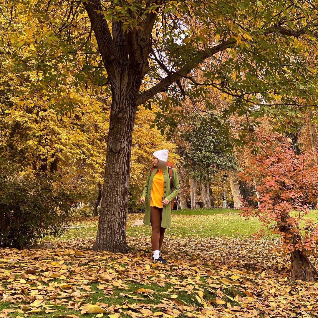 شلوار چسبان و جیغ بهنوش طباطبایی در باغ/عکس