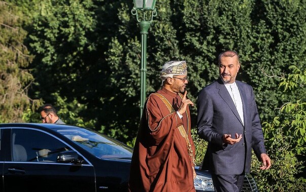 وزیر عمانی با پیام آمریکایی در تهران