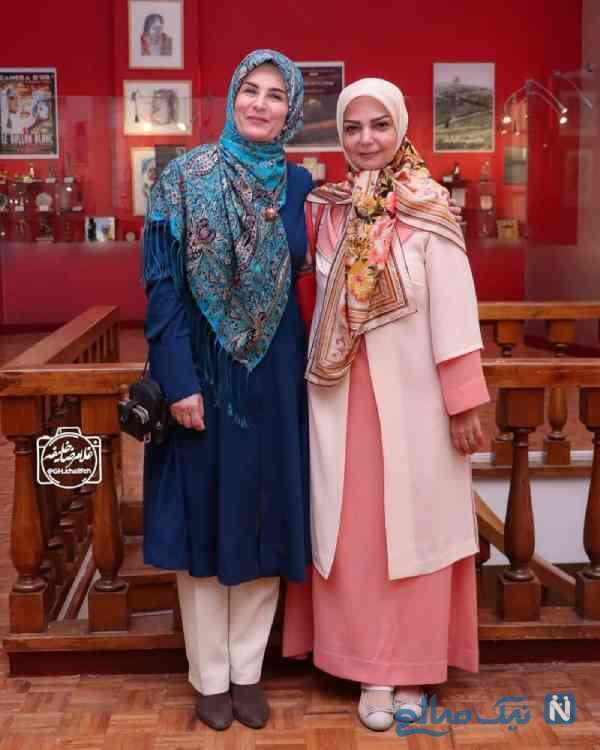 کافه گردی دو مجری معروف با رخت و لباسی عجیب+ تصویر کافه گردی دو مجری معروف با رخت و لباسی عجیب+ تصویر