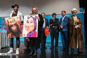 آقایان اصولگرا! یادتان هست آویزان تتلو شدید؟ / یادتان هست استاد شجریان در انزوا و بیماری بود و شما برای تتلو بزرگداشت گرفتید؟ /خودتان را بشناسید