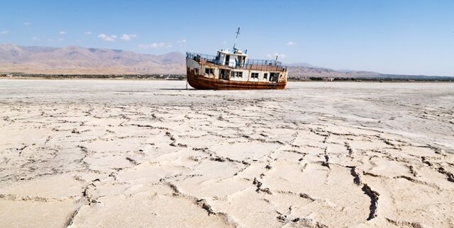 مرگ دریاچه ارومیه/ کاهش 80 درصدی سطح آب دریاچه نسبت به آبان پارسال