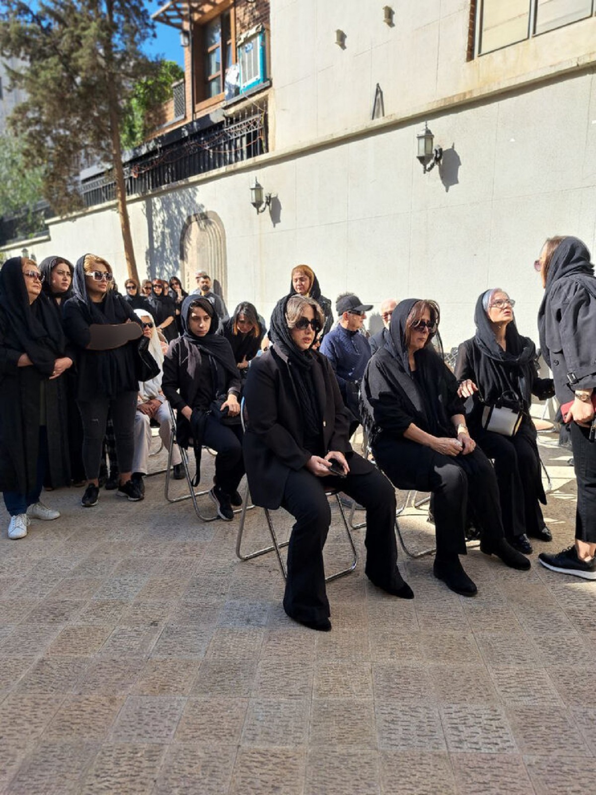 ناآرامی غزل بدیعی در مراسم خاکسپاری رضا داوود نژاد /عکس