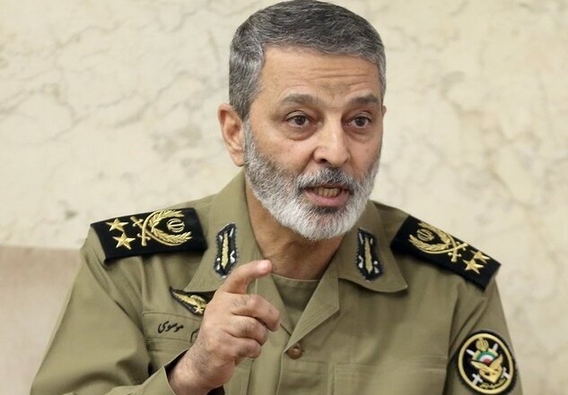 فرمانده کل ارتش: چند شی پرنده بود که به آن‌ها تیراندازی شده بود /اسرائیل واکنش ایران را پیش از این دیده‌ است