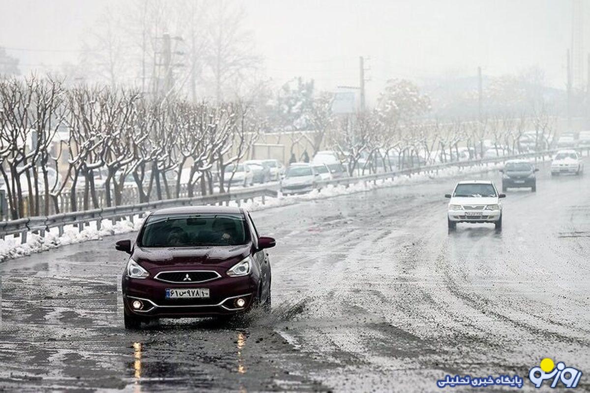 برف و باران در جاده‌های ۱۳ استان