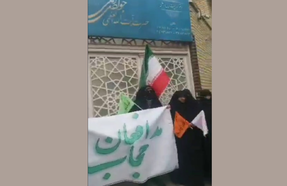 تجمع ده نفری رادیکال ها در مقابل بیت آیت الله جوادی آملی: آمده ایم تا اتمام حجت کنیم؛ برخی از علمای ما که باید پشتیبان جبهه انقلاب باشند، سکوت کرده اند / پزشکیان مقابل قانون صریح اسلام قد علم کرده است تجمع ده نفری رادیکال ها در مقابل بیت آیت الله جوادی آملی: آمده ایم تا اتمام حجت کنیم؛ برخی از علمای ما که باید پشتیبان جبهه انقلاب باشند، سکوت کرده اند / پزشکیان مقابل قانون صریح اسلام قد علم کرده است