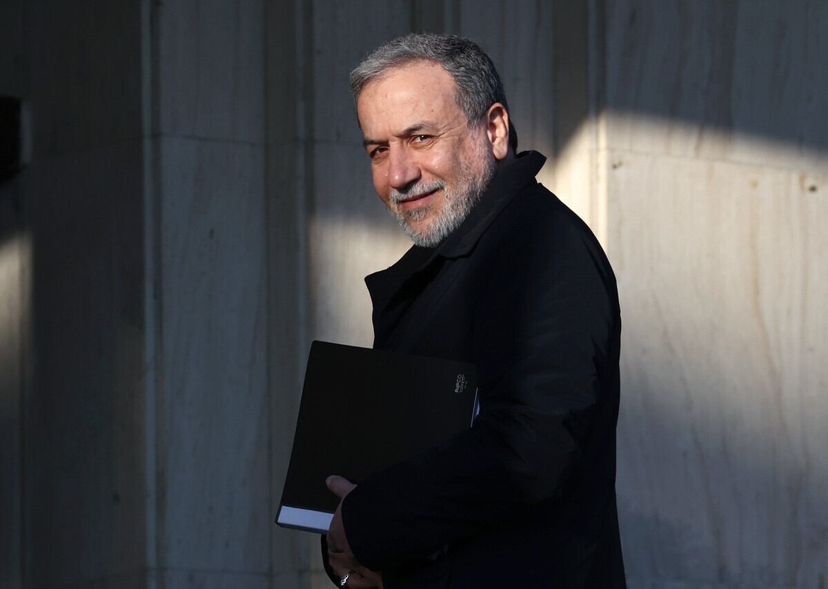 عراقچی: تاسیسات هستهای ایران در نقاط بسیار مختلفی در کشور پراکنده است؛ مطمئن هستیم که قابل از بین بردن نیست / اگر آمریکا وارد جنگ در منطقه شود، به شدت آسیبپذیر خواهد بود عراقچی: تاسیسات هستهای ایران در نقاط بسیار مختلفی در کشور پراکنده است؛ مطمئن هستیم که قابل از بین بردن نیست / اگر آمریکا وارد جنگ در منطقه شود، به شدت آسیبپذیر خواهد بود