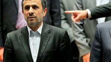 لباس محمود احمدی نژاد حاشیه ساز شد /حضور در افتتاحیه مجلس خبرگان با پیراهن سفید! + عکس