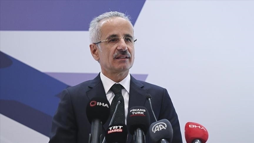 وزیر حمل‌ونقل ترکیه:سیستم سیگنال بالگرد رییسی یا خاموش بوده یا چنین سیستمی نداشته