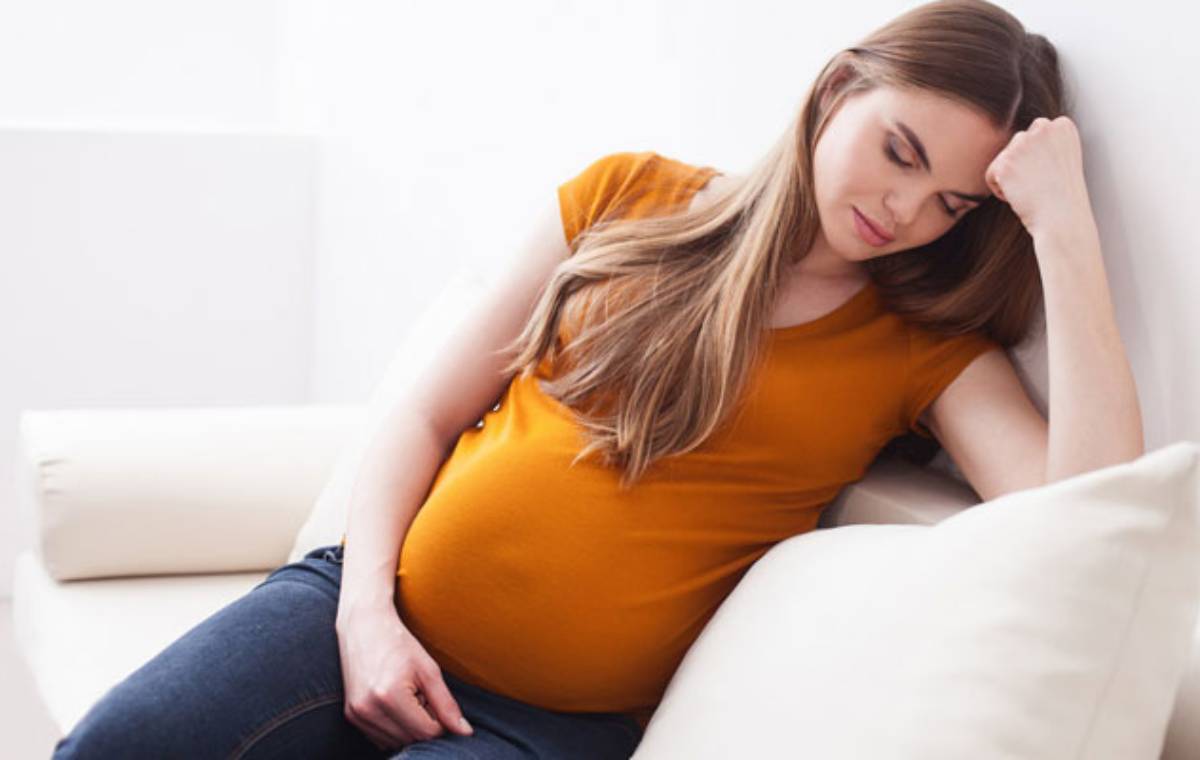 زن بارداری حال ناخوشی دارد