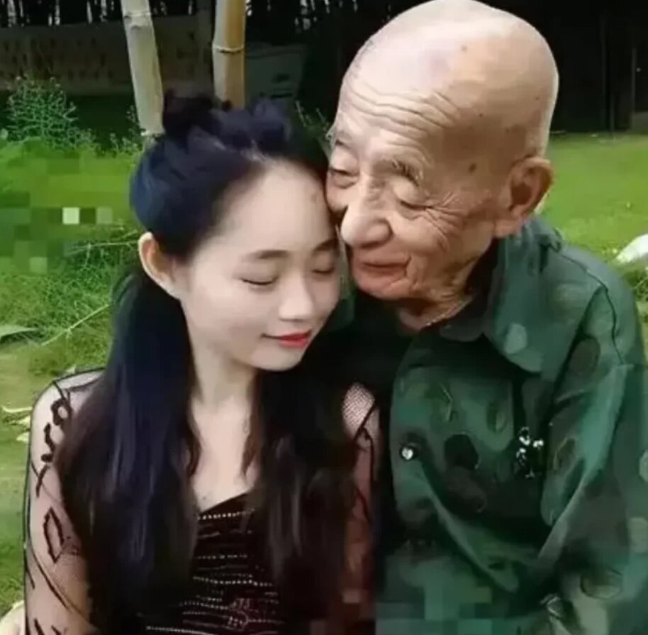 ازدواج مرد ۸۰ ساله با دختر ۲۳ ساله جنجال‌برانگیز شد/ عکس