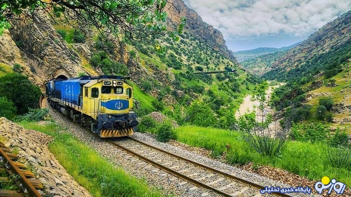 نقص فنی قطار تهران-مشهد؛ حبس ۵ ساعته مسافران