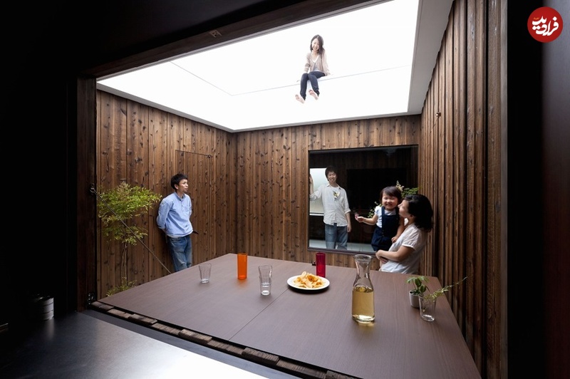 یک خانه منحصر به فرد ژاپنی با پنجره‌های روی سقف