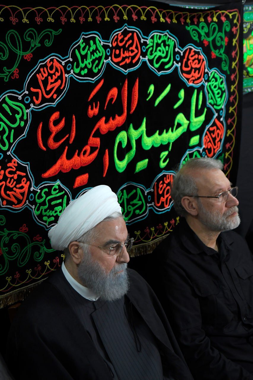 عزاداری شانه‌به‌شانه حسن روحانی و علی لاریجانی