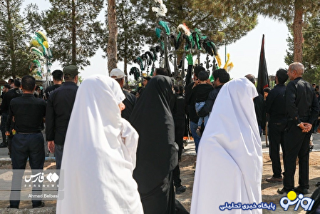 زنان چادر سفید در مراسم عاشورای حسینی/عکس