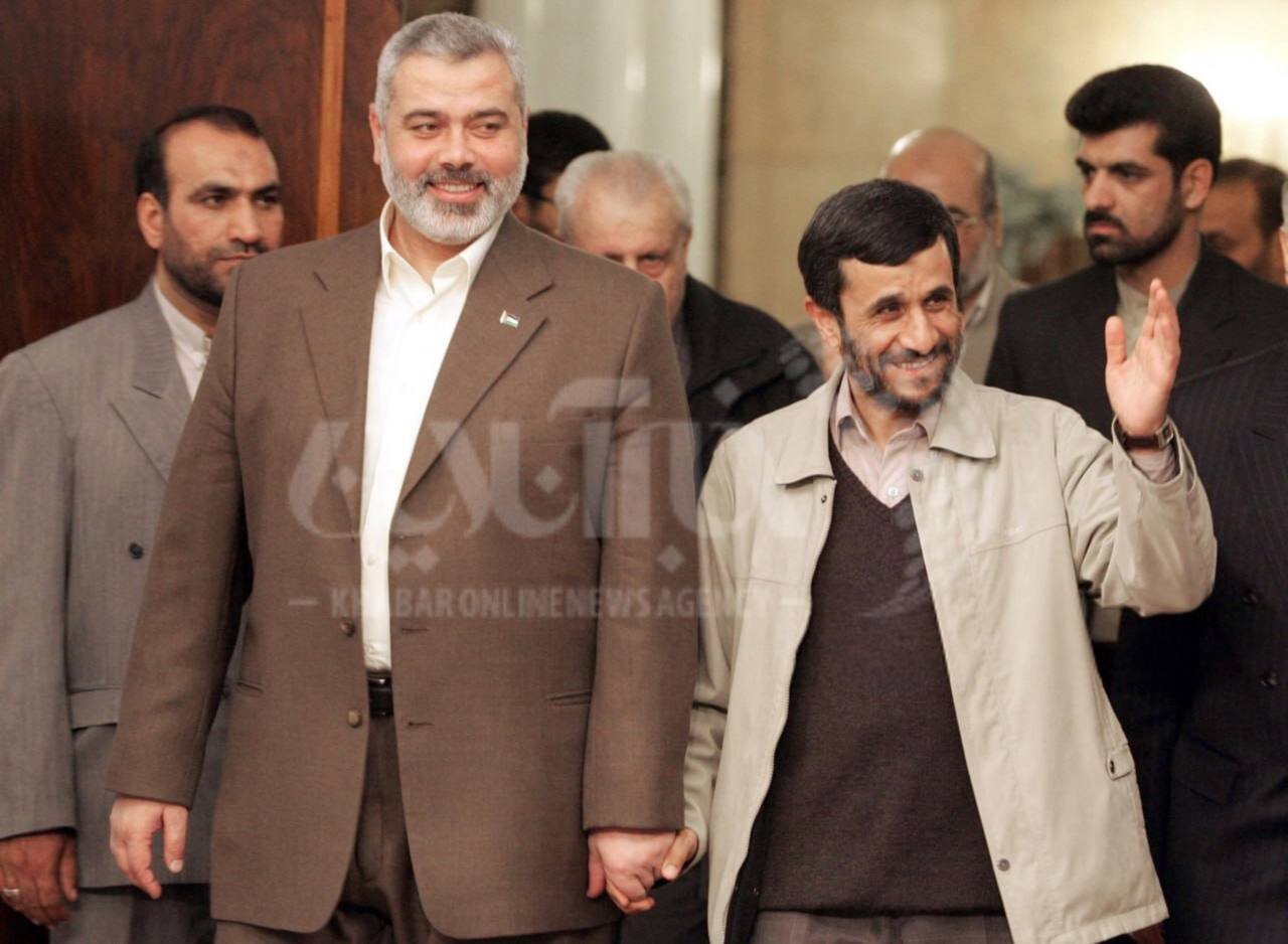 عکس دیده نشده از احمدی‌نژاد و هنیه دست در دست هم