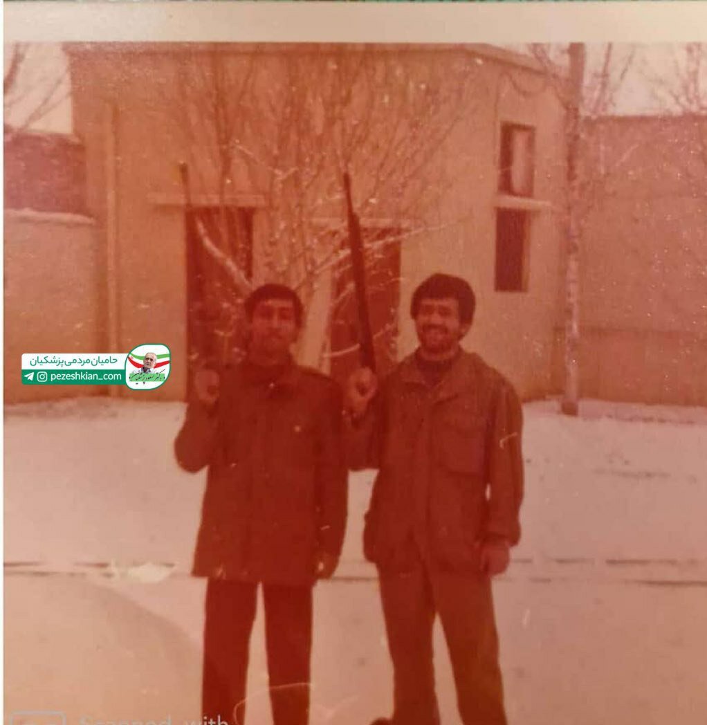 عکس قدیمی از مسعود پزشکیان که اسلحه به دست دارد
