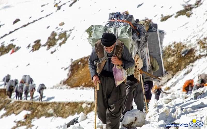 پای رنج مرزنشینانی که از ناچاری بار بر دوش می‌گیرند