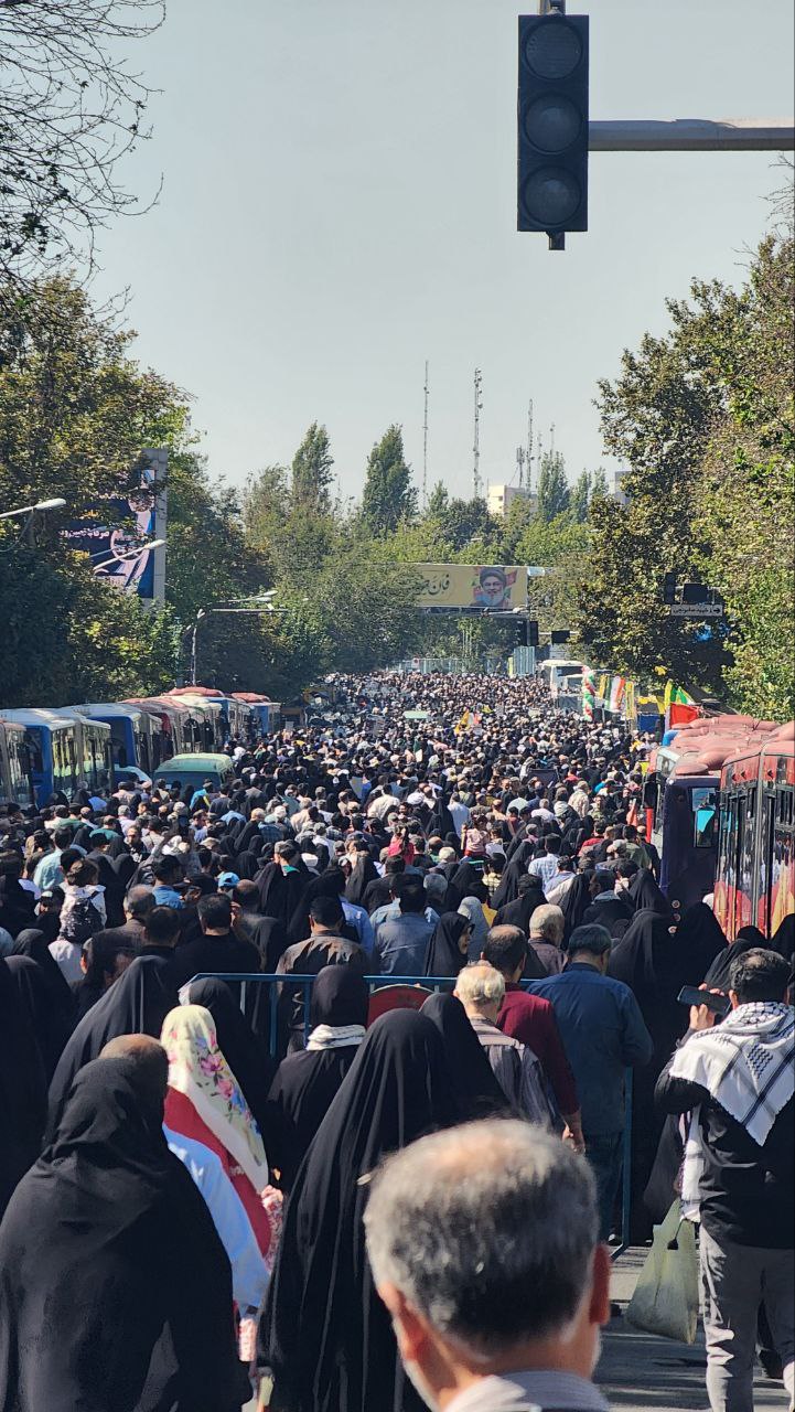 دو تصویر متفاوت از صفوف نمازجمعه در تهران