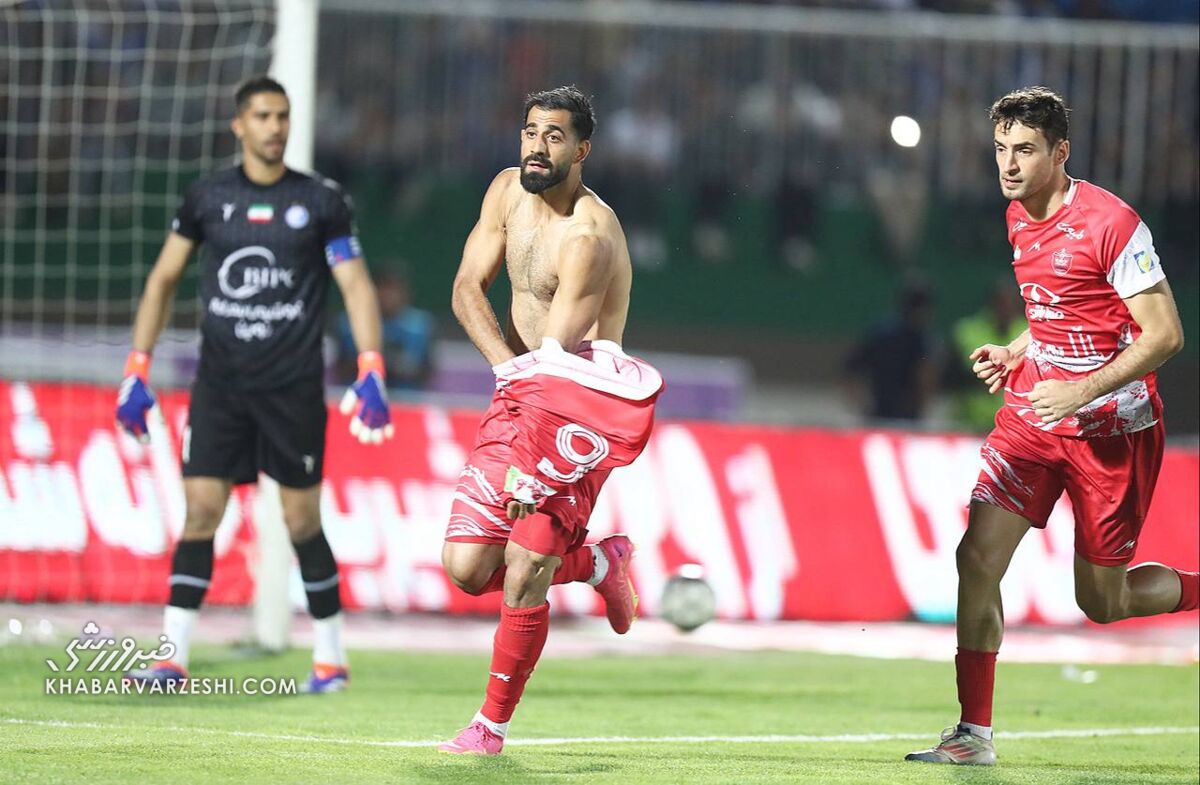 عکس| گلزن پرسپولیس در دربی شور و محشر به پا کرد