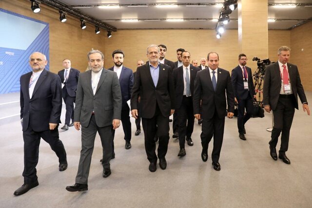 عراقچی: خورشید در حال طلوع از شرق است؛ رایزنیهای ثمربخشی با رهبران بریکس داشتیم / در کمتر از ۳ هفته گذشته با ١١ کشور مشورتهای نزدیک داشتم عراقچی: خورشید در حال طلوع از شرق است؛ رایزنیهای ثمربخشی با رهبران بریکس داشتیم / در کمتر از ۳ هفته گذشته با ١١ کشور مشورتهای نزدیک داشتم