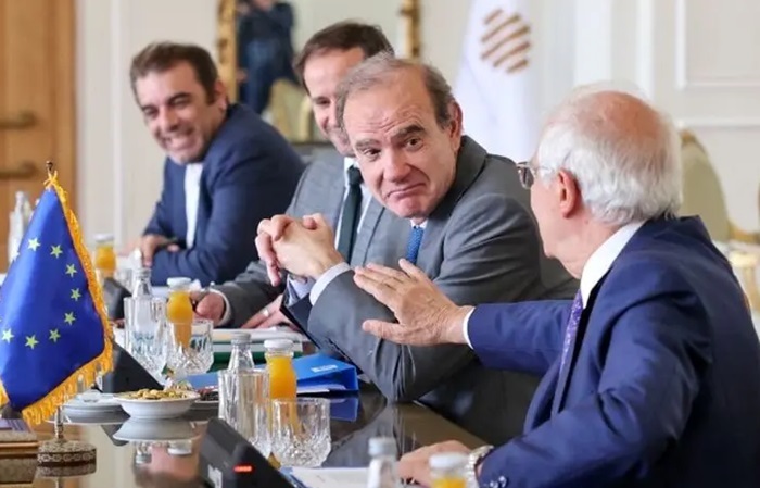 معاون وزیر خارجه: با انریکه مورا گفتوگوی صریحی در مورد چشم انداز مذاکرات هستهای و رفع تحریم در پرتو تحولات جدید داشتیم / اروپا در موضوع هستهای ایران از بازیگری تاثیرگذار فاصله گرفته؛ اروپا نیازمند خودبازیابی است معاون وزیر خارجه: با انریکه مورا گفتوگوی صریحی در مورد چشم انداز مذاکرات هستهای و رفع تحریم در پرتو تحولات جدید داشتیم / اروپا در موضوع هستهای ایران از بازیگری تاثیرگذار فاصله گرفته؛ اروپا نیازمند خودبازیابی است