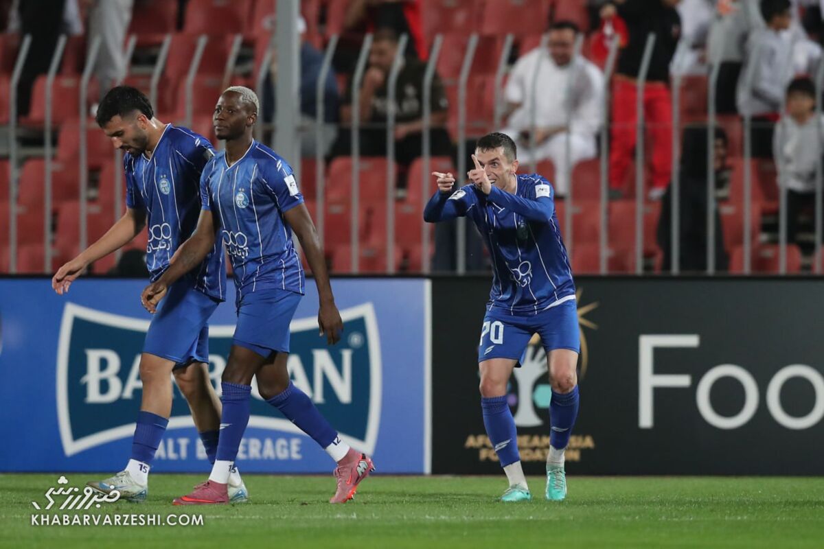 یاسر آسانی رکورد می‌زند؛ ستاره استقلال با پنالتی در کورس آقای گلی