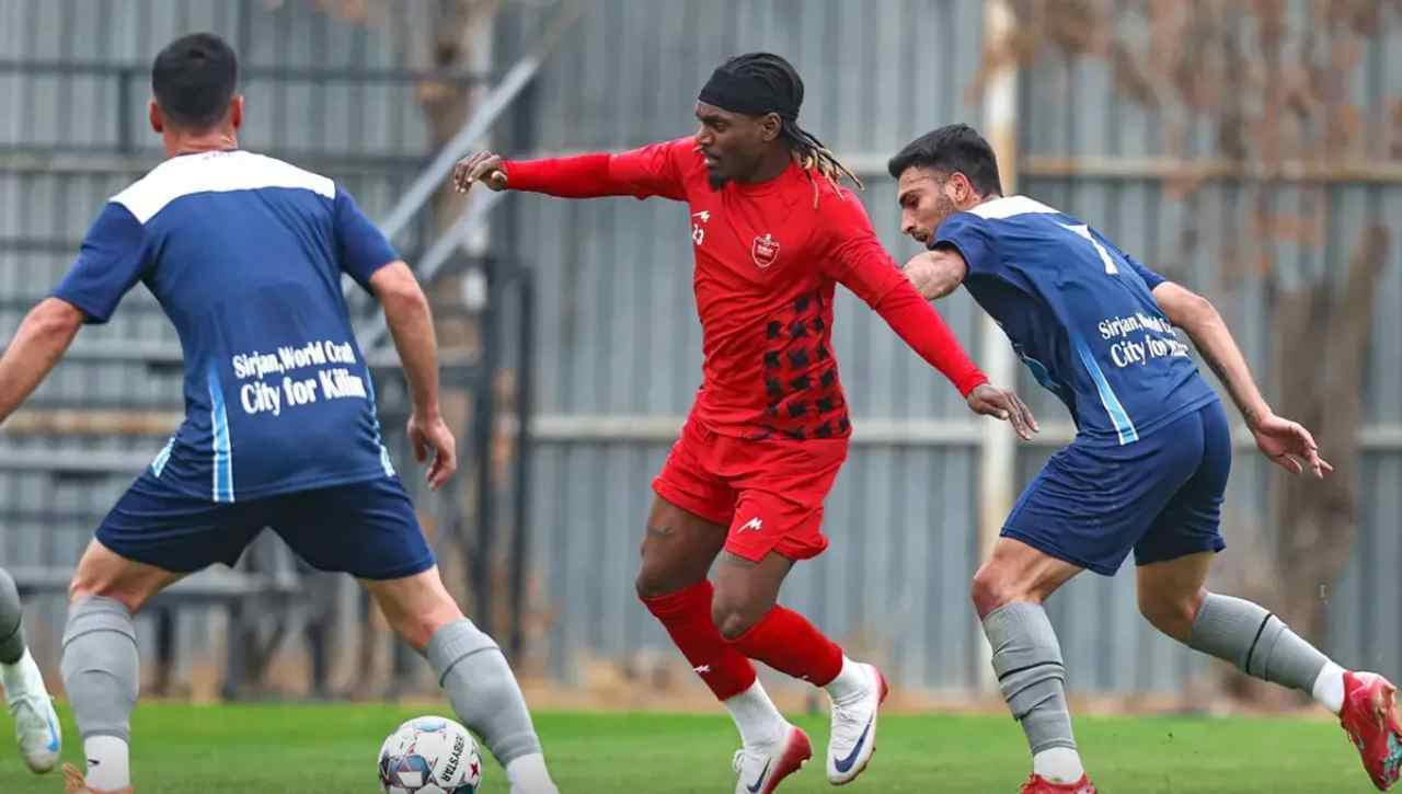 بیفوما: جدایی از پرسپولیس؟ قرارداد دارم و میمانم؛ رابطهای عادی با اوسمار دارم بیفوما: جدایی از پرسپولیس؟ قرارداد دارم و میمانم؛ رابطهای عادی با اوسمار دارم