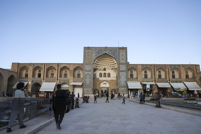 ایسنا: تجمع بازاریان و کسبه شهر کرمان؛ برخی بازداشت شدند ایسنا: تجمع بازاریان و کسبه شهر کرمان؛ برخی بازداشت شدند