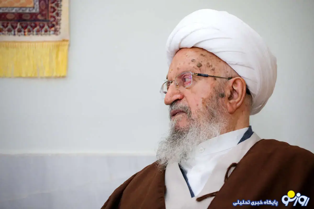 مکارم شیرازی: آشوب هیچ مشکلی را حل نمیکند مکارم شیرازی: آشوب هیچ مشکلی را حل نمیکند