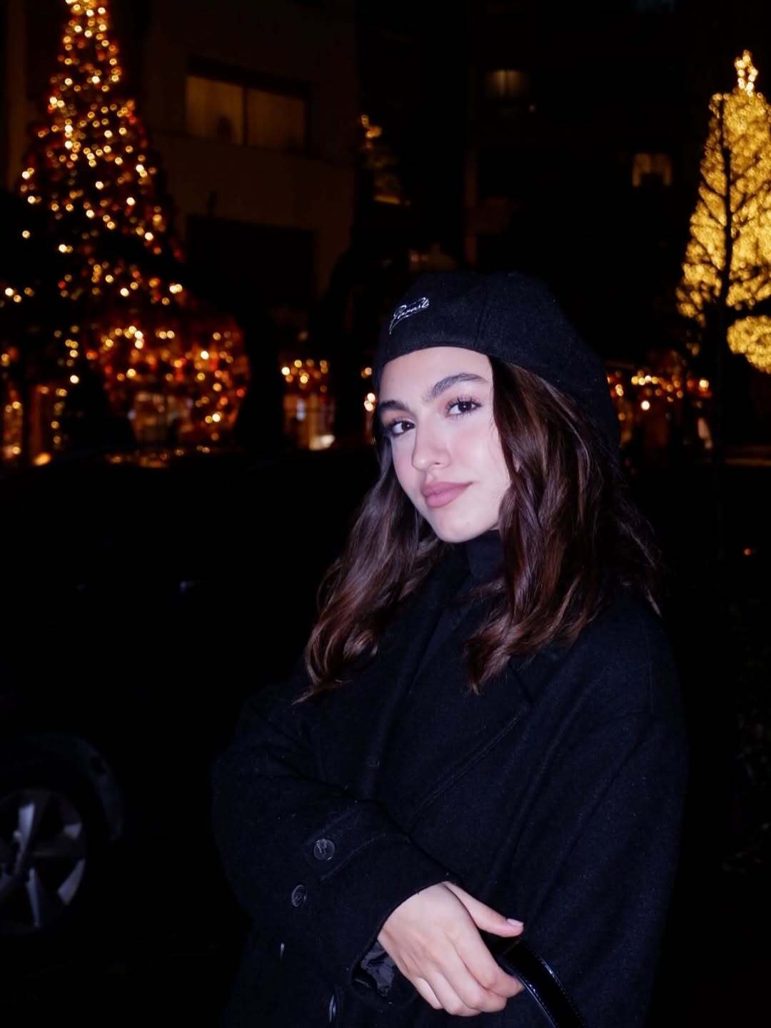 (عکس) تیپ کریسمسی نیکی نصیریان؛ تغییر چهره دختر رضا عطاران پس از 17 سال