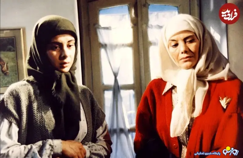 قابی از افسانه بایگان در کنار فخری خوروش