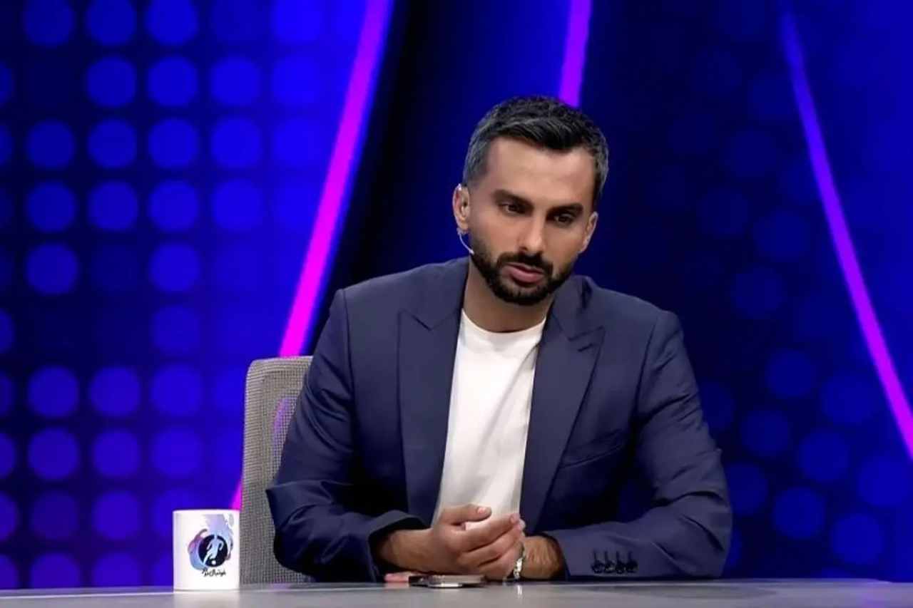 واکنش محمدحسین میثاقی به بالا رفتن قیمت ارز و طلا در برنامه فوتبال برتر واکنش محمدحسین میثاقی به بالا رفتن قیمت ارز و طلا در برنامه فوتبال برتر