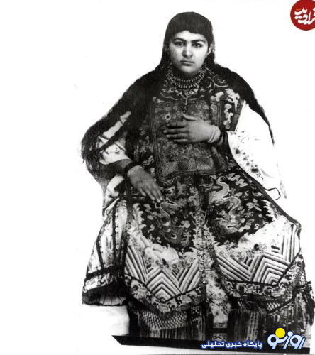 یکی از زیباترین زنان ناصرالدینشاه با لباس چینی یکی از زیباترین زنان ناصرالدینشاه با لباس چینی