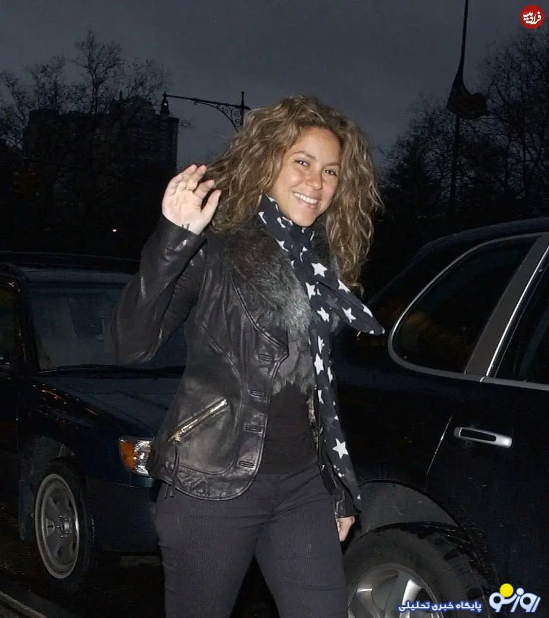 «شکیرا» هنگام خروج از هتل اش در سال ۱۳۸۴ «شکیرا» هنگام خروج از هتل اش در سال ۱۳۸۴