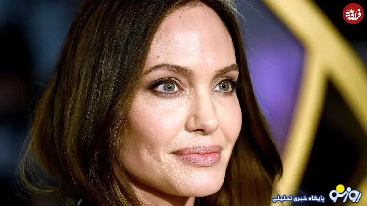 تصویری از آنجلینا جولی در سال ۱۳۸۲ تصویری از آنجلینا جولی در سال ۱۳۸۲