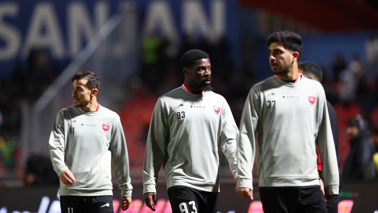 شکایت مدافع جنجالی پرسپولیس به فیفا شکایت مدافع جنجالی پرسپولیس به فیفا