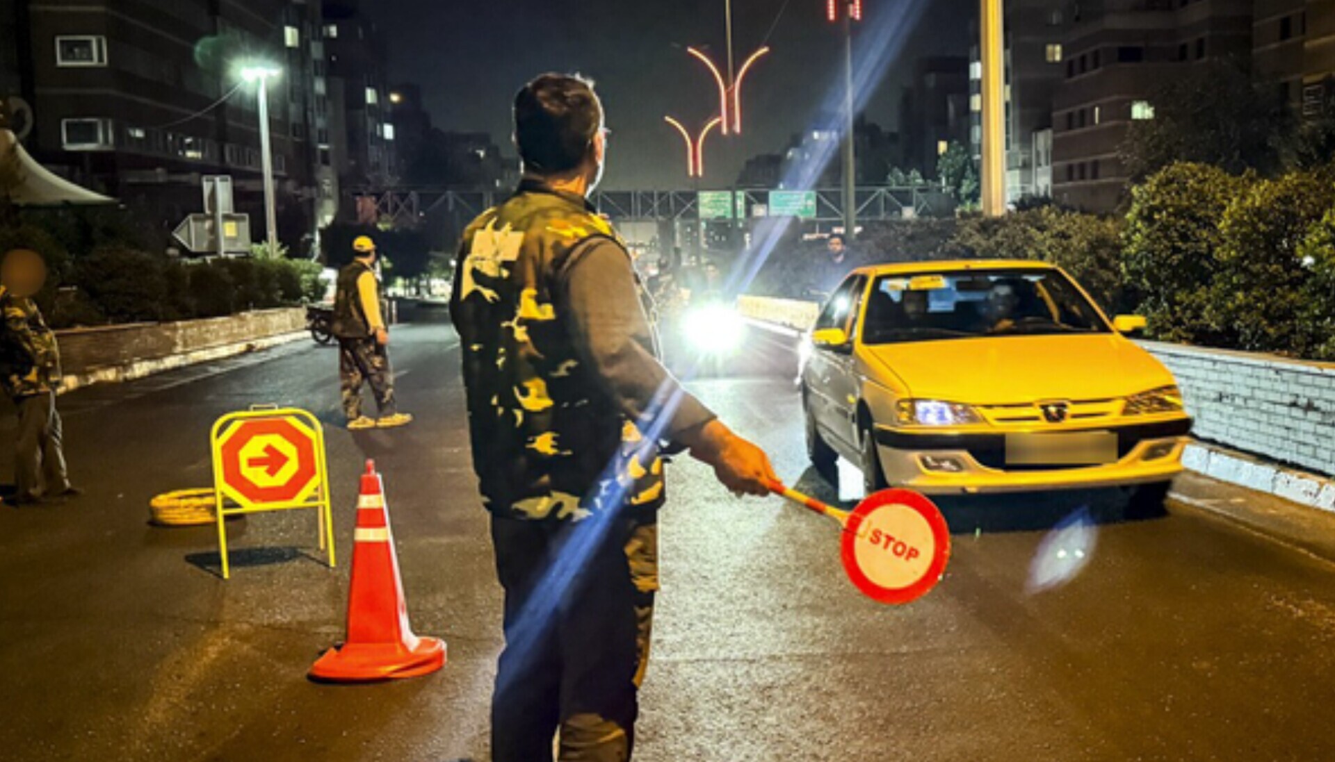 فارس به نقل از یک مقام سازمان بسیج: سازوکار جدید ایست بازرسی‌ها با تسلط بر سناریوی احتمالی دشمن، پیاده‌سازی شد/ آموزش روند سازماندهی در ایست‌های بازرسی برای داوطلبان جدید در روز‌های آینده تدارک دیده می‌شود