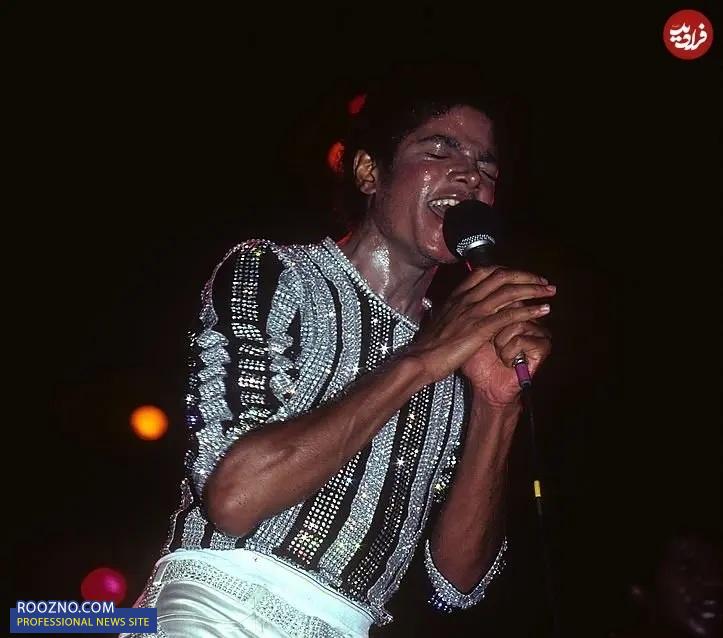 «مایکل جکسون» در حال اجرا در یک کنسرت در سال ۱۳۶۰