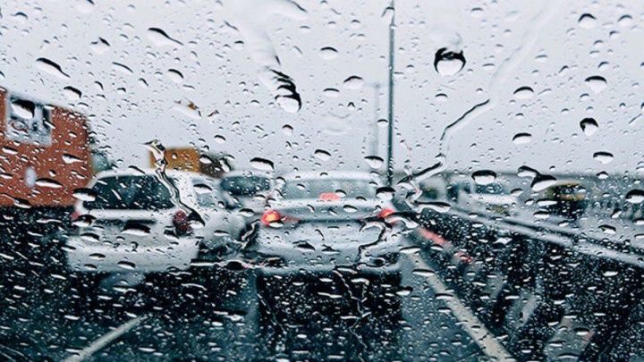 تردد در محورهای شمالی کشور روان است / بارش برف و باران در جاده های ۹ استان تردد در محورهای شمالی کشور روان است / بارش برف و باران در جاده های ۹ استان